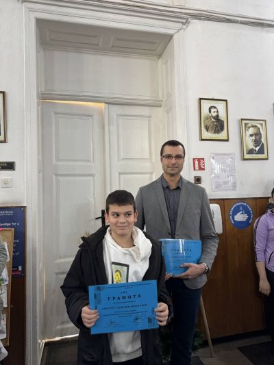 1420 лв. събра благотворителния базар на ПХГ „Св. Св. Кирил и Методий“ в подкрепа на инициативата „Българската Коледа“