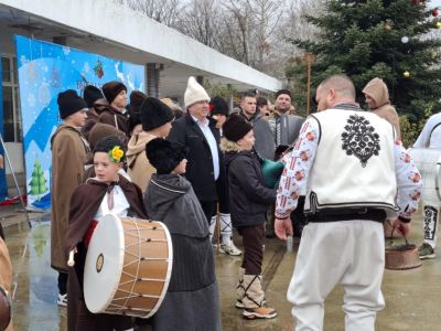 Павелбанските коледари огласиха площада в града  / Новини от Казанлък