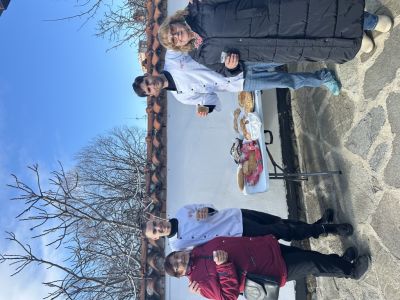 Инициатива “Без глад на Коледа“ нахрани 100 жители в Казанлъшко