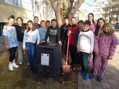 ОУ „Георги Кирков“ с успешно изпълнение и финализиране на всички дейности по проект „Моето любимо зелено кътче“