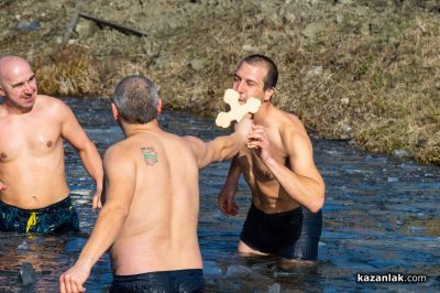 За първи път в Крън спасяваха Богоявленския кръст 