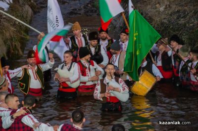 17-годишният Станислав Младенов спаси Богоявленския кръст в Шипка