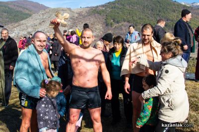 За първи път в Крън спасяваха Богоявленския кръст 