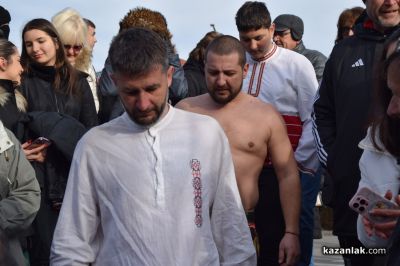 Владимир Иванов хвана кръста в Казанлък 