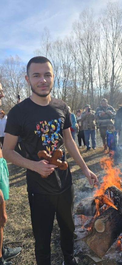 18-годишен смелчага спаси Богоявленския кръст в Павел баня 