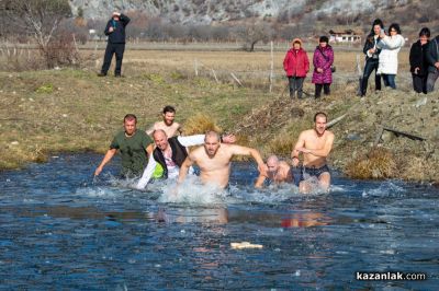 За първи път в Крън спасяваха Богоявленския кръст 