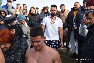 Владимир Иванов хвана кръста в Казанлък 