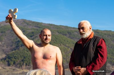 За първи път в Крън спасяваха Богоявленския кръст 