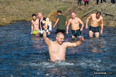 За първи път в Крън спасяваха Богоявленския кръст 
