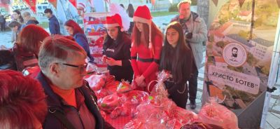 Благотворителният коледен базар в Павел баня събра над 9000 лева 