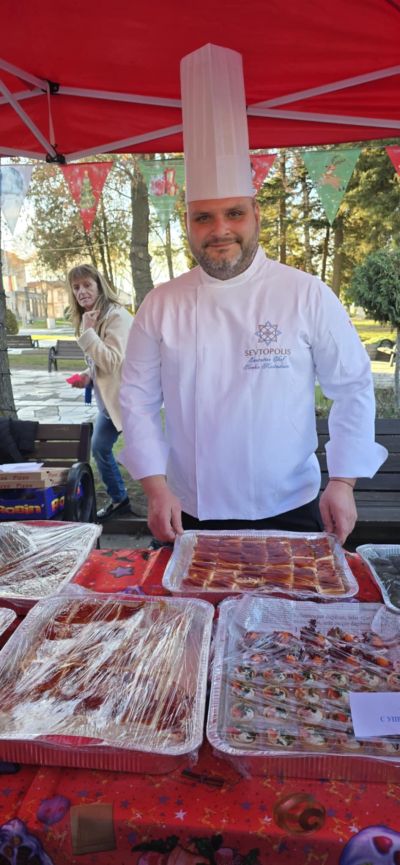 Благотворителният коледен базар в Павел баня събра над 9000 лева 