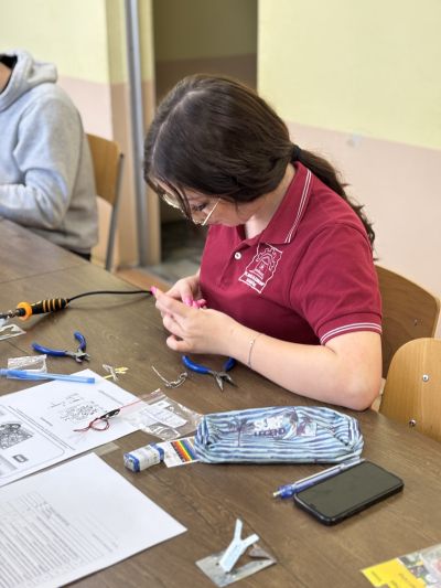 Янимира, Никол и Десислав са с най-добри резултати от училищния кръг на Националното състезание по приложна електроника „Мога и зная как“