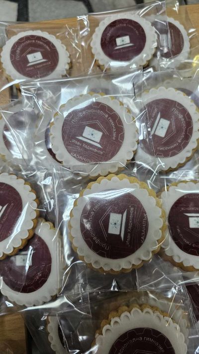 Над 2500 лева събраха на благотворителен кулинарен базар в ПГ „Иван Хаджиенов“