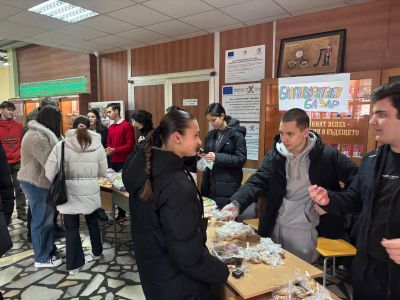 Над 2500 лева събраха на благотворителен кулинарен базар в ПГ „Иван Хаджиенов“