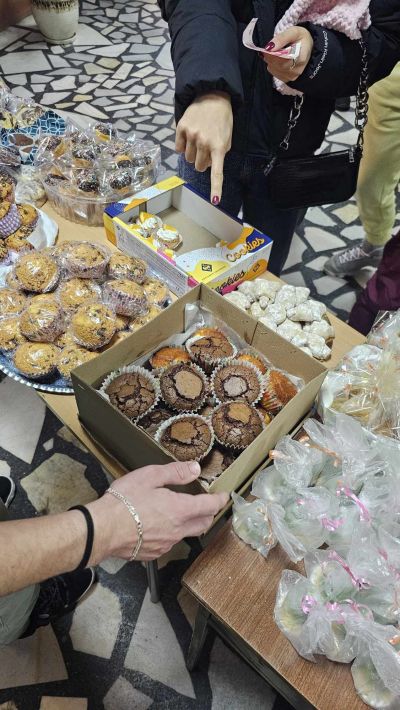 Над 2500 лева събраха на благотворителен кулинарен базар в ПГ „Иван Хаджиенов“