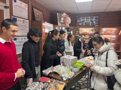 Над 2500 лева събраха на благотворителен кулинарен базар в ПГ „Иван Хаджиенов“