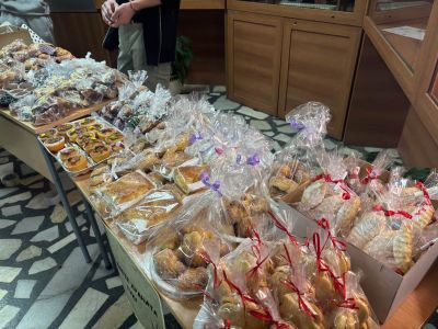 Над 2500 лева събраха на благотворителен кулинарен базар в ПГ „Иван Хаджиенов“