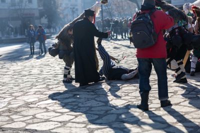 Атрактивни маски и костюми представиха турийските кукери на международния карнавал „Старчевата“ в Разлог