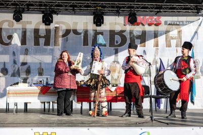 Атрактивни маски и костюми представиха турийските кукери на международния карнавал „Старчевата“ в Разлог