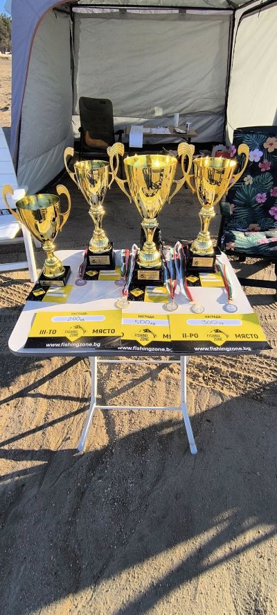 Рибари мериха сили в състезание по джиг риболов от лодка на язовир “Копринка“