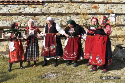 Бабинден в Казанлък: НЧ “Жар 2002“ пресъздаде обичаите и традициите