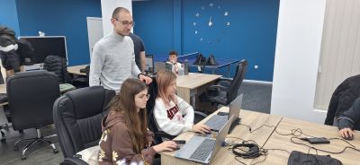 ПГЛПТ осъществява „Допълнителни практики в реална работна среда“ по европейски проект