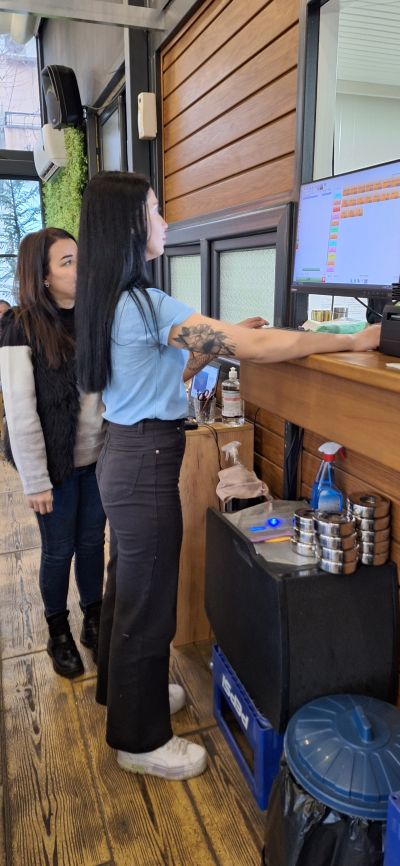 ПГЛПТ осъществява „Допълнителни практики в реална работна среда“ по европейски проект