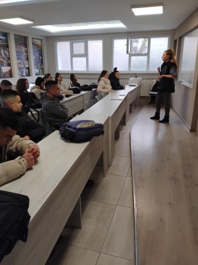 Десетокласници от ПГЛПТ със специален урок в Часа на класа