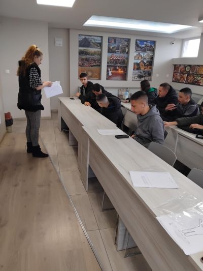 Десетокласници от ПГЛПТ със специален урок в Часа на класа