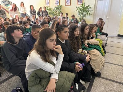 Магистрати от Районен съд – Казанлък изнесоха открит урок пред ученици от ОУ “Св. Паисий Хилендарски“