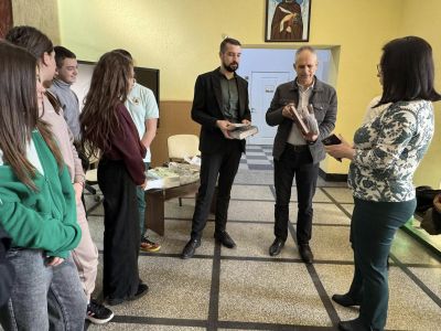 Магистрати от Районен съд – Казанлък изнесоха открит урок пред ученици от ОУ “Св. Паисий Хилендарски“