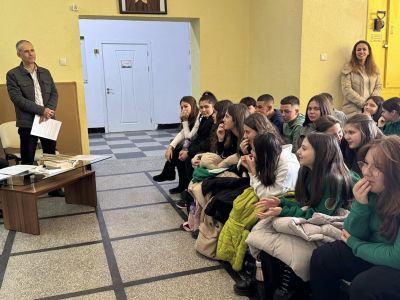 Магистрати от Районен съд – Казанлък изнесоха открит урок пред ученици от ОУ “Св. Паисий Хилендарски“