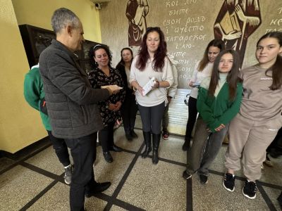 Магистрати от Районен съд – Казанлък изнесоха открит урок пред ученици от ОУ “Св. Паисий Хилендарски“