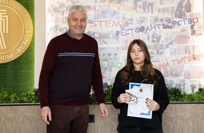 Професионална гимназия по лека промишленост и туризъм - Казанлък избра своето лого за 60-ата си годишнина