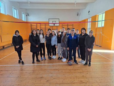 Възпитаници на ПХГ „Св. Св. Кирил и Методий“ учиха тънкости при играта „Тенис на маса“ с Тошко Узунов 