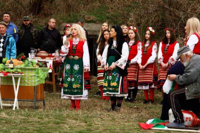 Шипка кани на празник в чест на лозарите и винарите