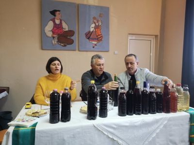 В Бузовград отличиха най-добрите майстори на домашни вина 