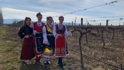 Деца от няколко населени места откриха магията на Трифон Зарезан – урок за традициите и българското наследство