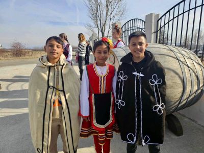 Деца от няколко населени места откриха магията на Трифон Зарезан – урок за традициите и българското наследство