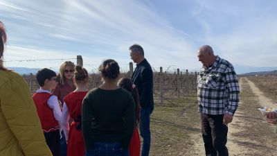 Деца от няколко населени места откриха магията на Трифон Зарезан – урок за традициите и българското наследство