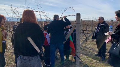 Деца от няколко населени места откриха магията на Трифон Зарезан – урок за традициите и българското наследство