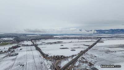 986 машини обработват републиканските пътища. Тръгвайте с автомобили, подготвени за зимни условия / Новини от Казанлък