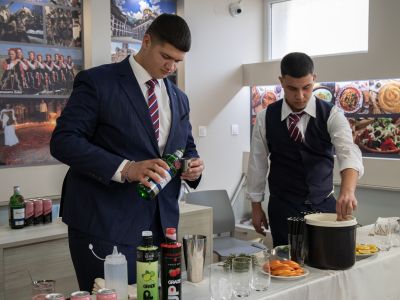 ПГЛПТ посрещна гости от Самоков и Пловдив в мобилност по НП „Иновации в действие“