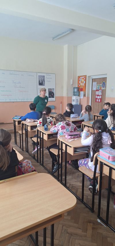 Учениците от ОУ „Чудомир“ – Казанлък отбелязаха 152 години от безсмъртието на българския герой Васил Левски