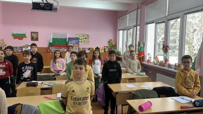 Представители на Младежки общински съвет - Казанлък се преклониха пред делото на Апостола на свободата Васил Левски