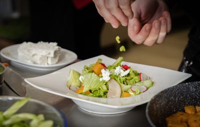 ПГЛПТ посрещна гости от Самоков и Пловдив в мобилност по НП „Иновации в действие“