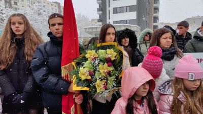 Учениците от ОУ „Чудомир“ – Казанлък отбелязаха 152 години от безсмъртието на българския герой Васил Левски