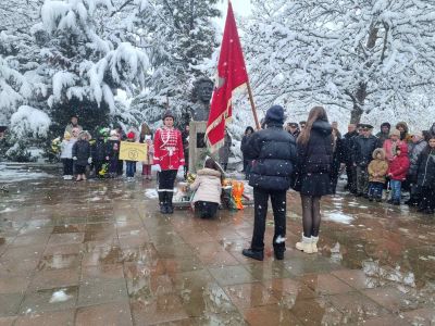 Учениците от ОУ „Чудомир“ – Казанлък отбелязаха 152 години от безсмъртието на българския герой Васил Левски