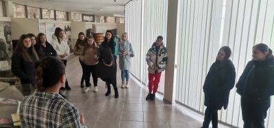 Ученици от ПХГ „Св. Св. Кирил и Методий присъстваха на открит урок в Музея на розата в Казанлък 