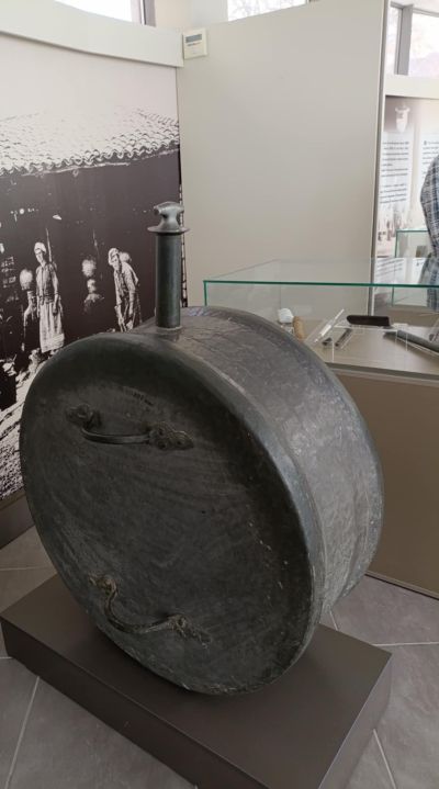 Ученици от ПХГ „Св. Св. Кирил и Методий присъстваха на открит урок в Музея на розата в Казанлък 